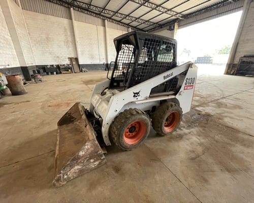 Mini Carregadeira Bobcat S130 11/11 - Imagem 1