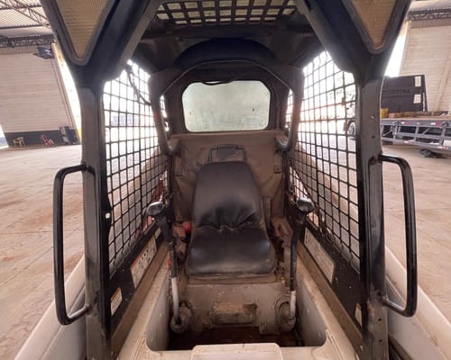 Mini Carregadeira Bobcat S130 11/11 - Imagem 9