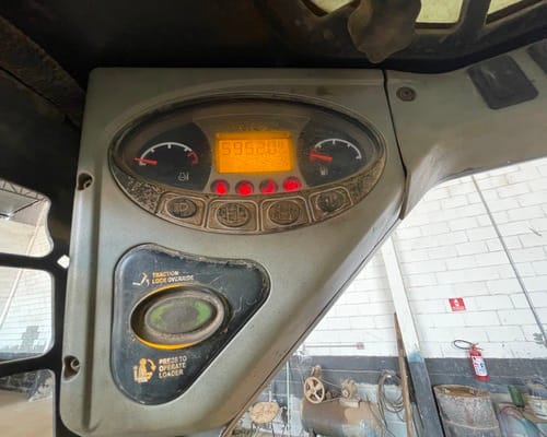 Mini Carregadeira Bobcat S130 11/11 - Imagem 10