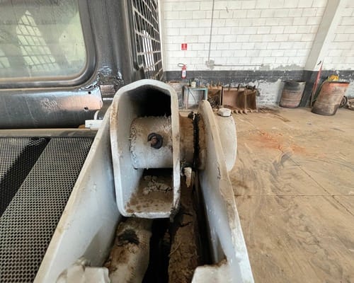 Mini Carregadeira Bobcat S130 11/11 - Imagem 17