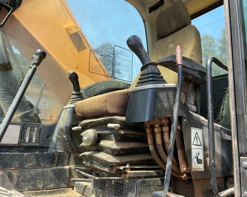 Escavadeira JCB JS200 LC 12/12 - Imagem 6