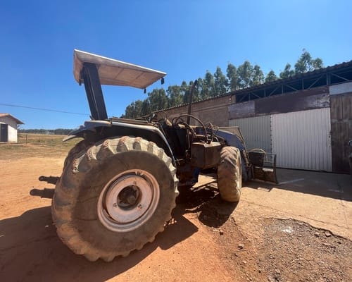 Trator New Holland  TM 150 06/06 - Imagem 3