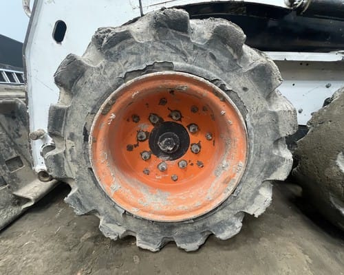 Mini Carregadeira Bobcat S450 18/18 - Imagem 19