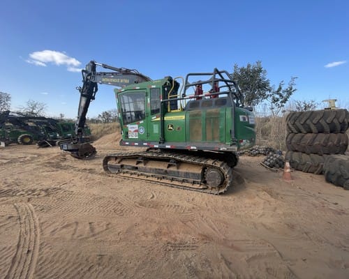 Harvester de esteira John Deere 2144G 21/21 - Imagem 2