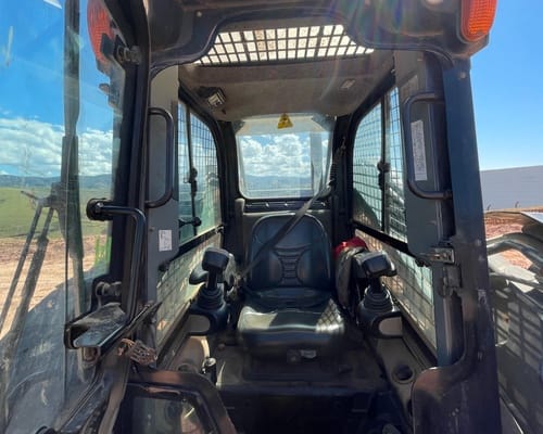 Mini Carregadeira New Holland L225 17/17 - Imagem 5