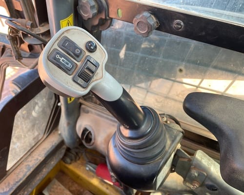 Mini Carregadeira New Holland L225 17/17 - Imagem 7