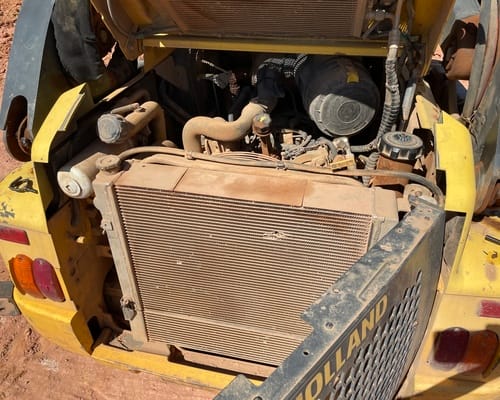 Mini Carregadeira New Holland L225 17/17 - Imagem 8