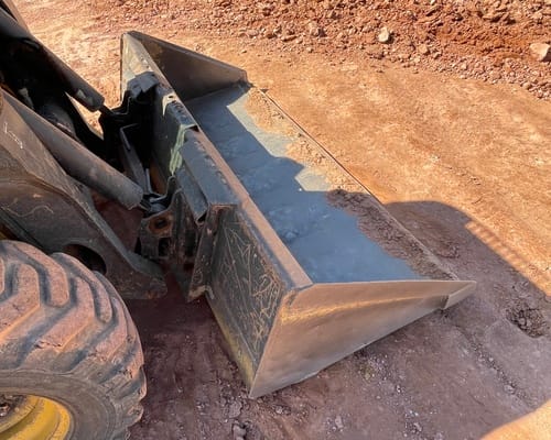 Mini Carregadeira New Holland L225 17/17 - Imagem 16
