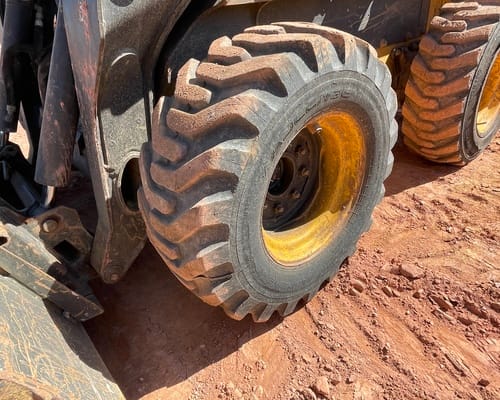 Mini Carregadeira New Holland L225 17/17 - Imagem 18