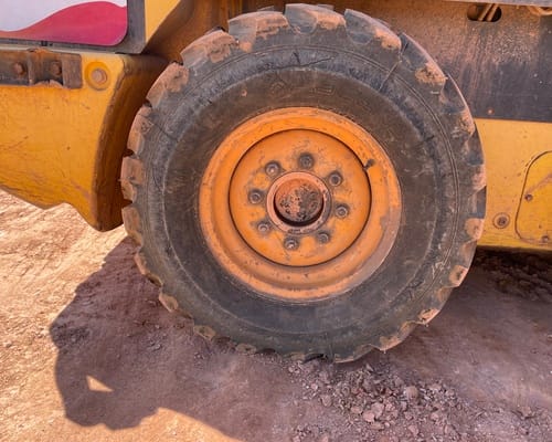 Mini Carregadeira New Holland L225 17/17 - Imagem 19