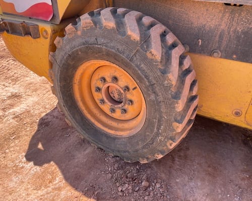 Mini Carregadeira New Holland L225 17/17 - Imagem 20
