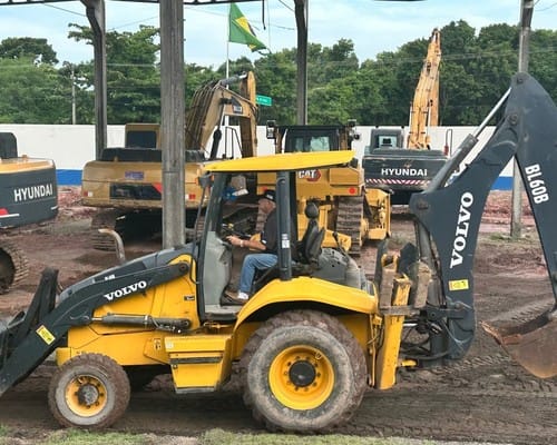 Retroescavadeira Volvo BL60B 10/10 - Imagem 3