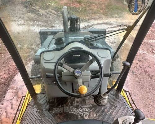Retroescavadeira Volvo BL60B 10/10 - Imagem 5