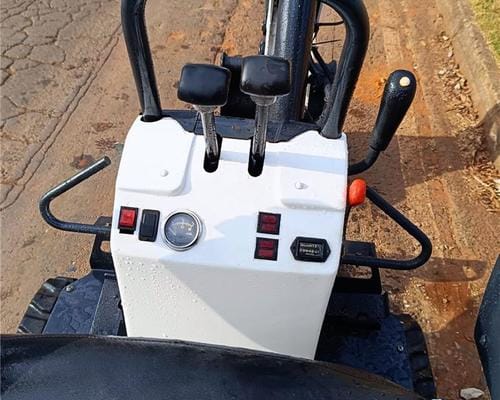 Mini Escavadeira Bobcat 418 10/10 - Imagem 5