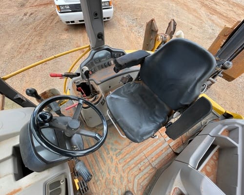 Retroescavadeira Volvo BL60B 13/13 - Imagem 5