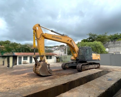 Escavadeira Hyundai R320 10/10 - Imagem 1