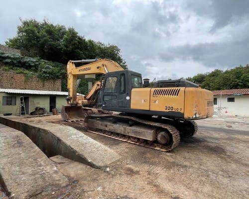 Escavadeira Hyundai R320 10/10 - Imagem 2