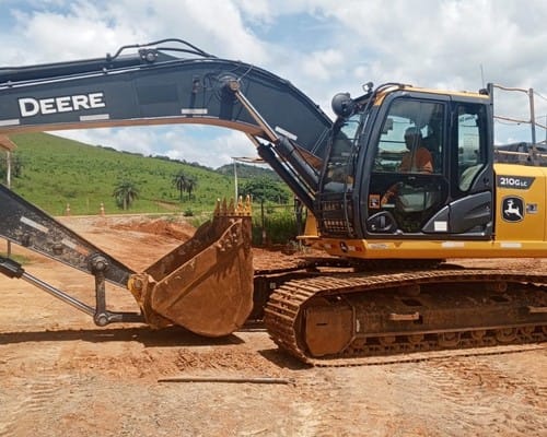 Escavadeira John Deere 210G LC 21/21 - Imagem 2