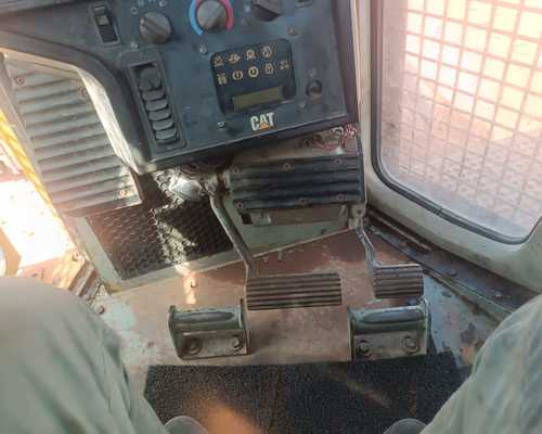 Trator de Esteiras Caterpillar D6R 01/01 - Imagem 10