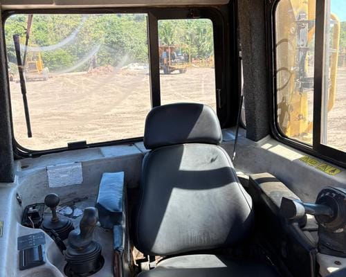 Trator de Esteiras Caterpillar D6T 08/08 - Imagem 7