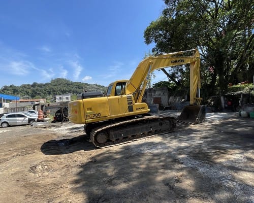 Escavadeira Komatsu PC200 05/05 - Imagem 3