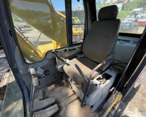 Escavadeira Komatsu PC200 05/05 - Imagem 5