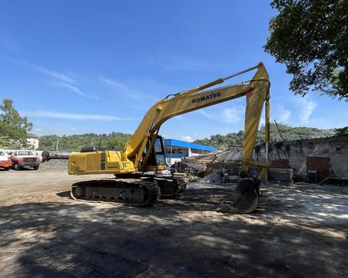 Escavadeira Komatsu PC200 05/05 - Imagem 4