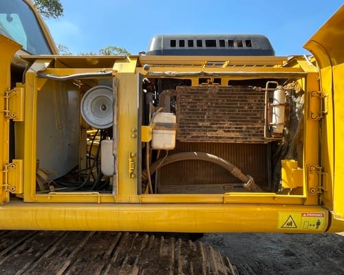 Escavadeira Komatsu PC200 05/05 - Imagem 9