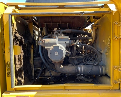 Escavadeira Komatsu PC200 05/05 - Imagem 14