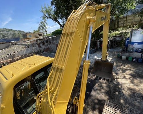Escavadeira Komatsu PC200 05/05 - Imagem 15