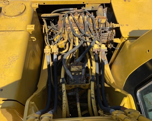 Escavadeira Komatsu PC200 05/05 - Imagem 17