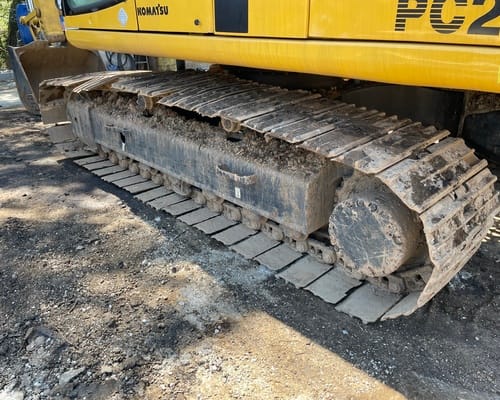 Escavadeira Komatsu PC200 05/05 - Imagem 20