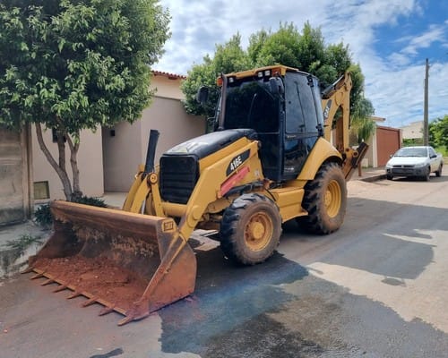 Retroescavadeira Caterpillar 416E 14/14 - Imagem 1