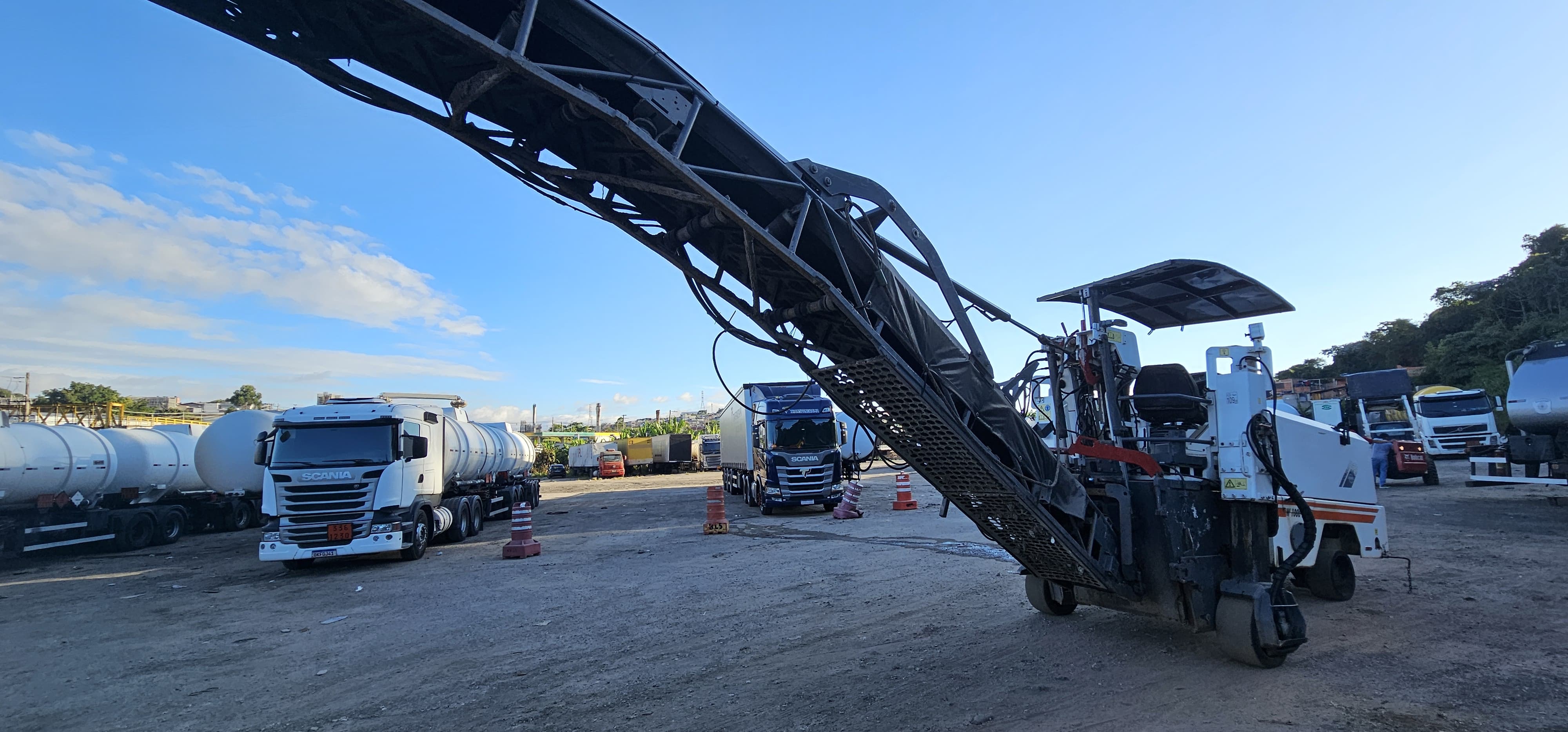Fresadora de Asfalto Wirtgen W1000L 2010 - Imagem 11