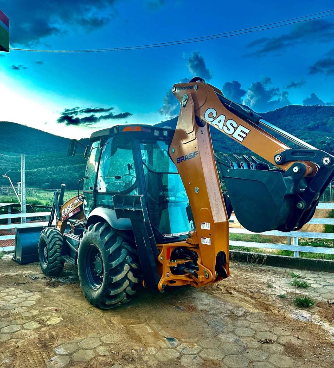 Retroescavadeira Case 580N 2024 - Imagem 3