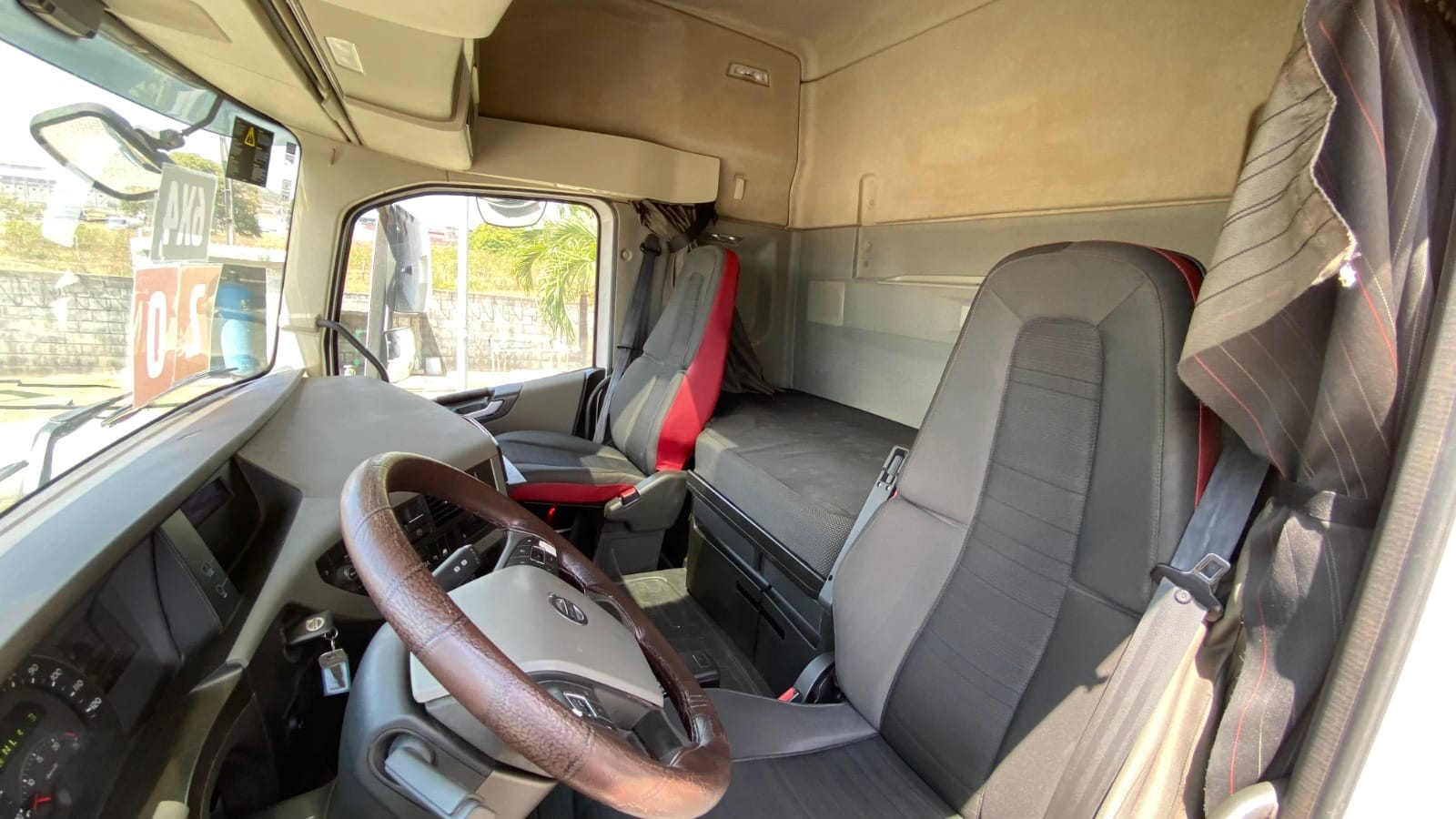 Caminhão Volvo FH 540 6x4T 2020 - Imagem 6