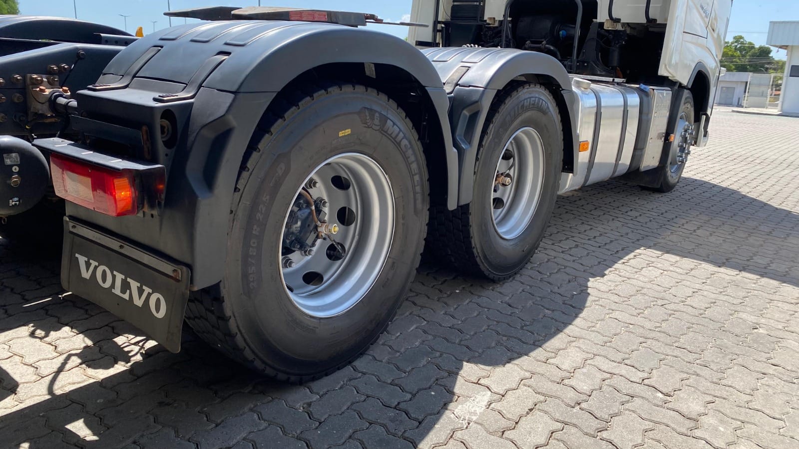 Caminhão Volvo FH 540 6x4T 2020 - Imagem 12