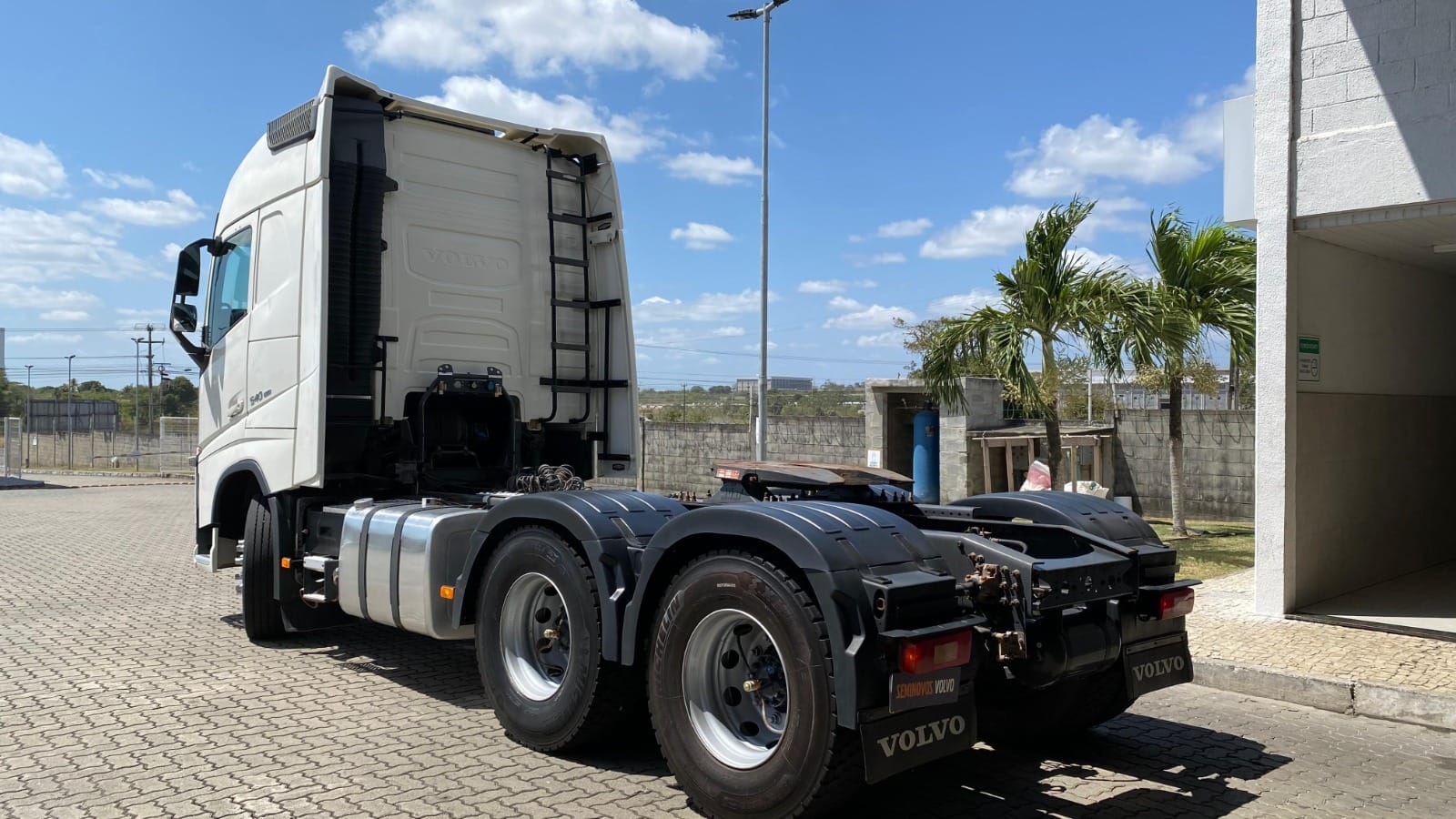 Caminhão Volvo FH 540 6x4T 2020 - Imagem 17