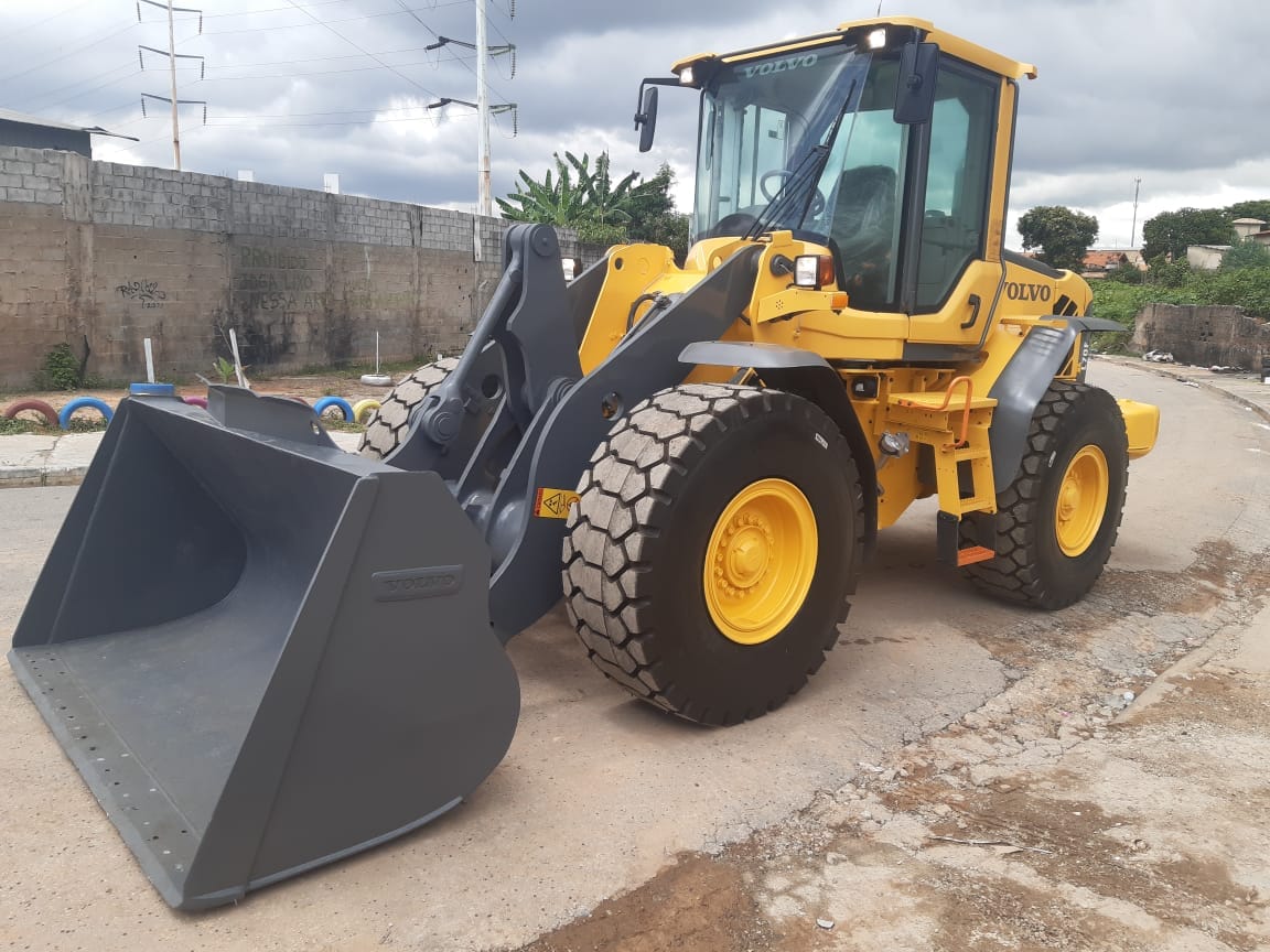 Pá Carregadeira Volvo L70 F 2014 - Imagem 2