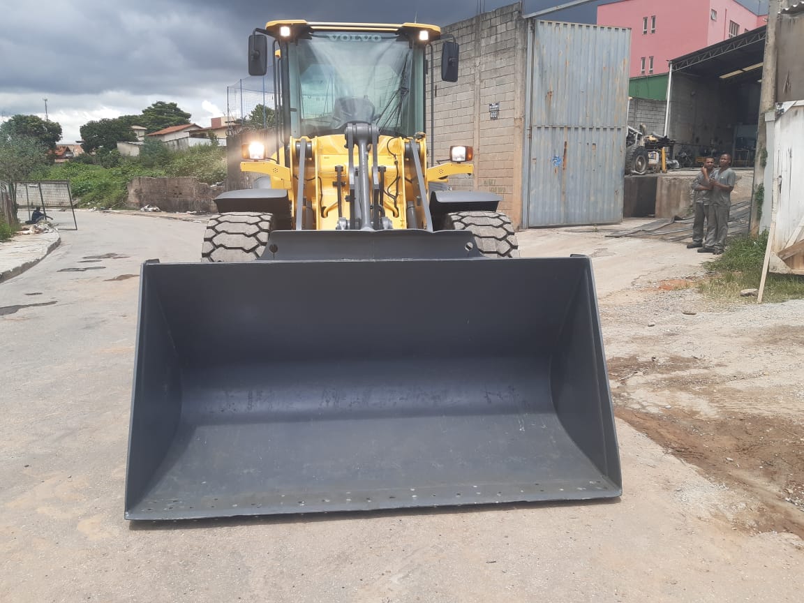 Pá Carregadeira Volvo L70 F 2014 - Imagem 8