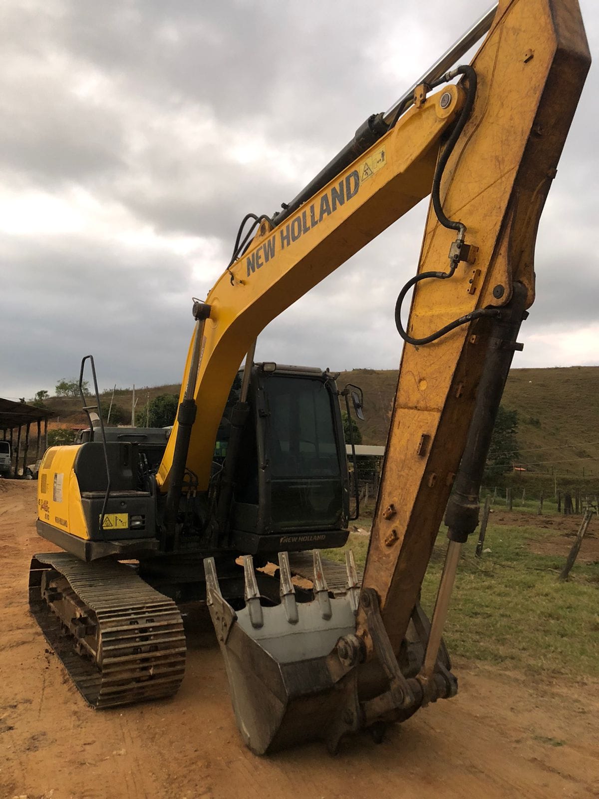 Escavadeira New Holland E145C-EVO 2017 - Imagem 2