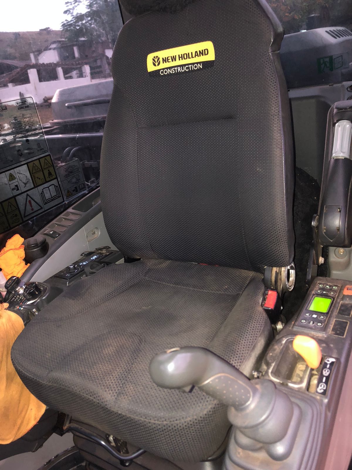 Escavadeira New Holland E145C-EVO 2017 - Imagem 7