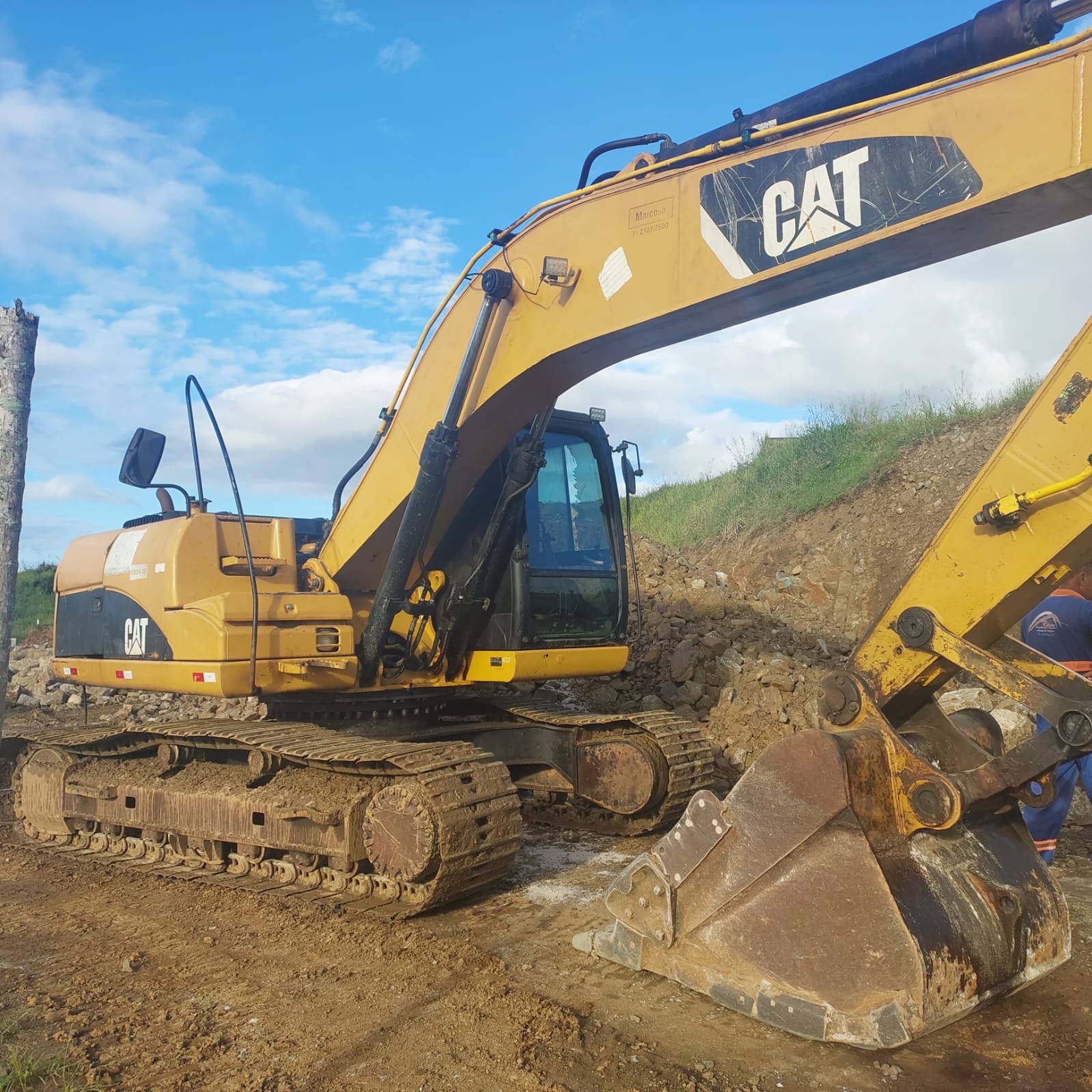 Escavadeira Caterpillar 320D 2012 - Imagem 1