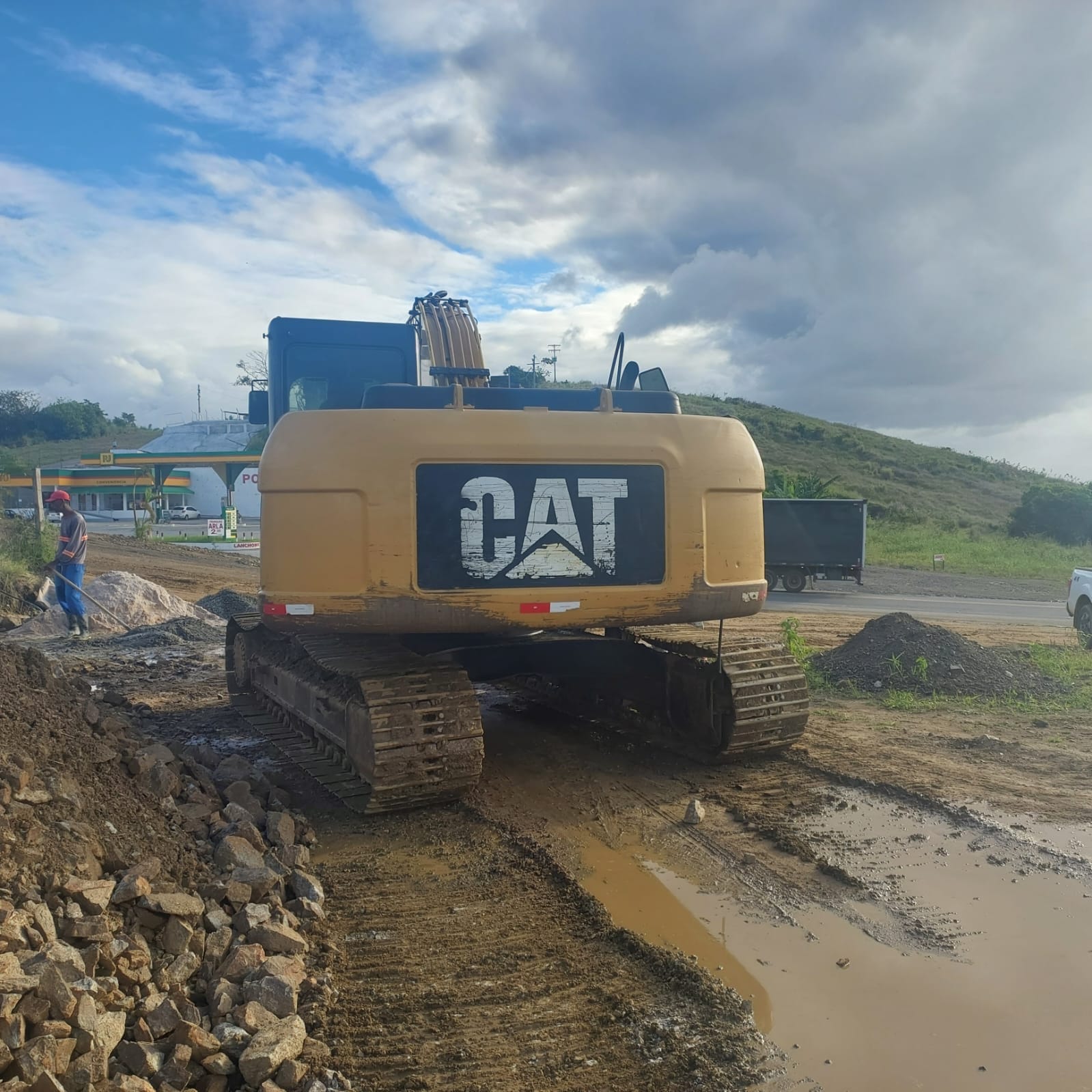 Escavadeira Caterpillar 320D 2012 - Imagem 3