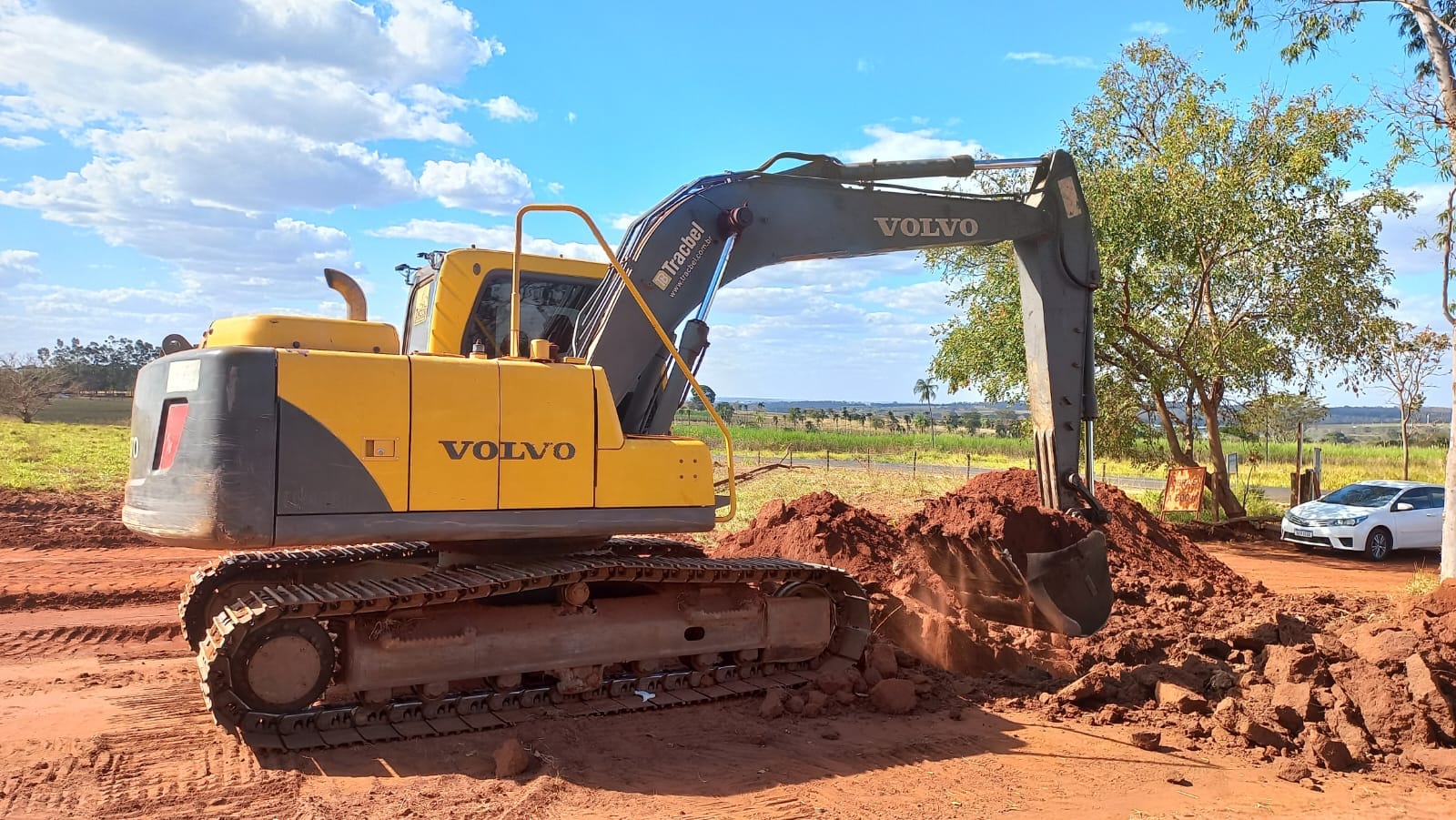 Escavadeira Volvo EC140 BLC 2013 - Imagem 3