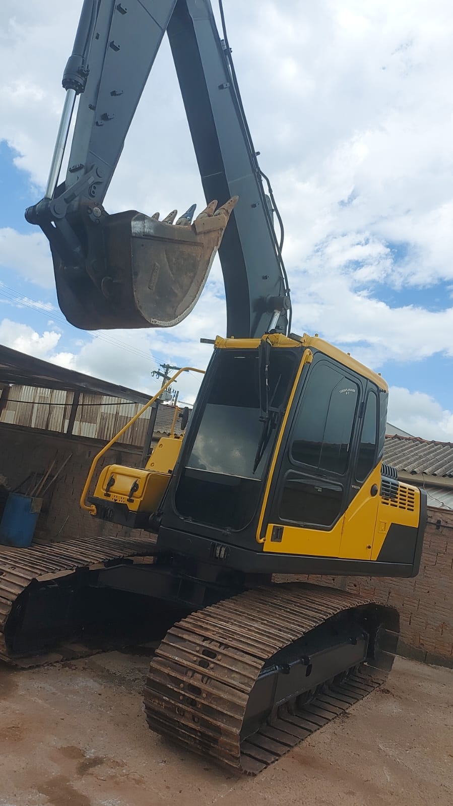 Escavadeira Volvo EC140 BLC 2013 - Imagem 1