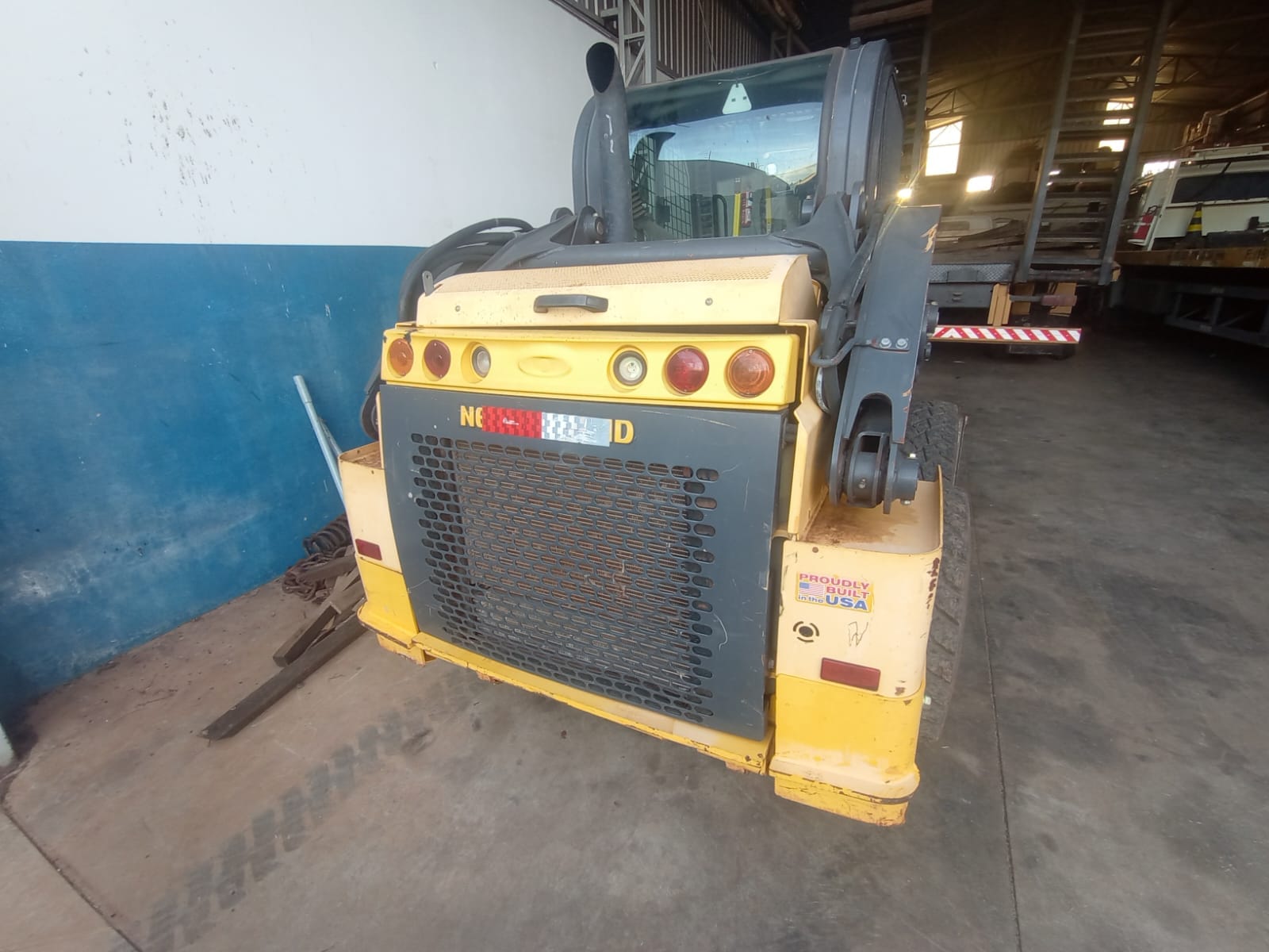 Mini Carregadeira New Holland L318 2021 - Imagem 2