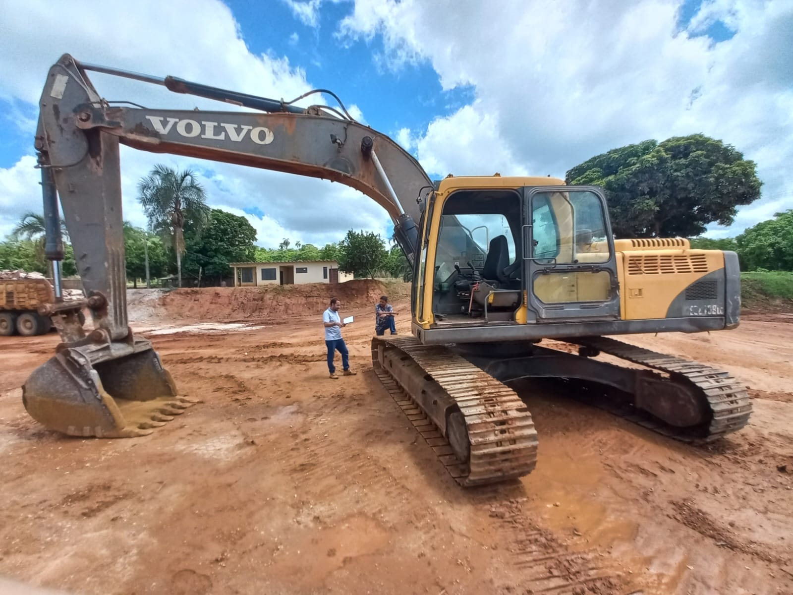 Escavadeira Volvo EC240BLC 2011 - Imagem 1