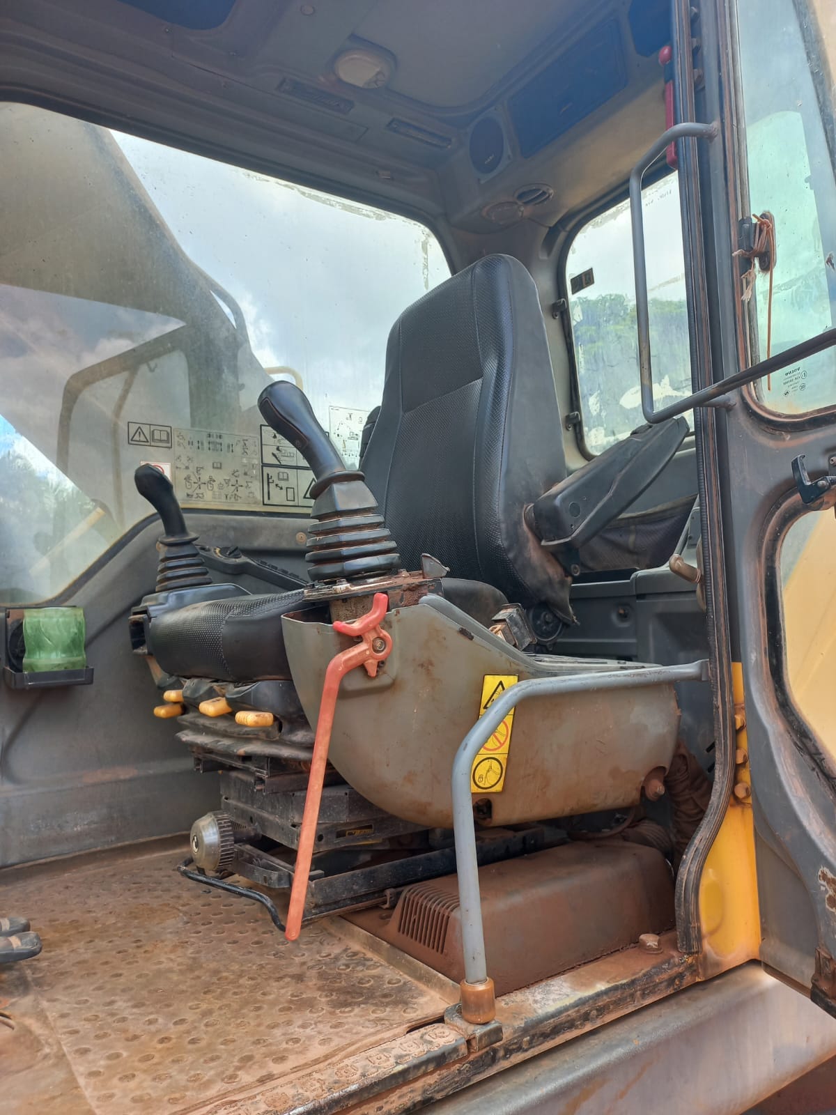 Escavadeira Volvo EC240BLC 2011 - Imagem 7