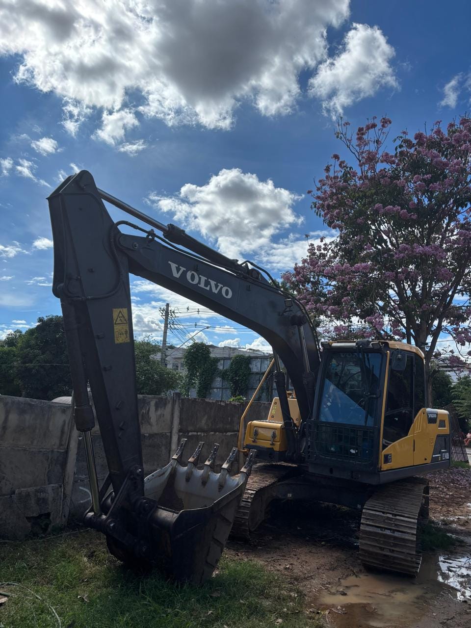 Escavadeira Volvo EC140DL 2020 - Imagem 1